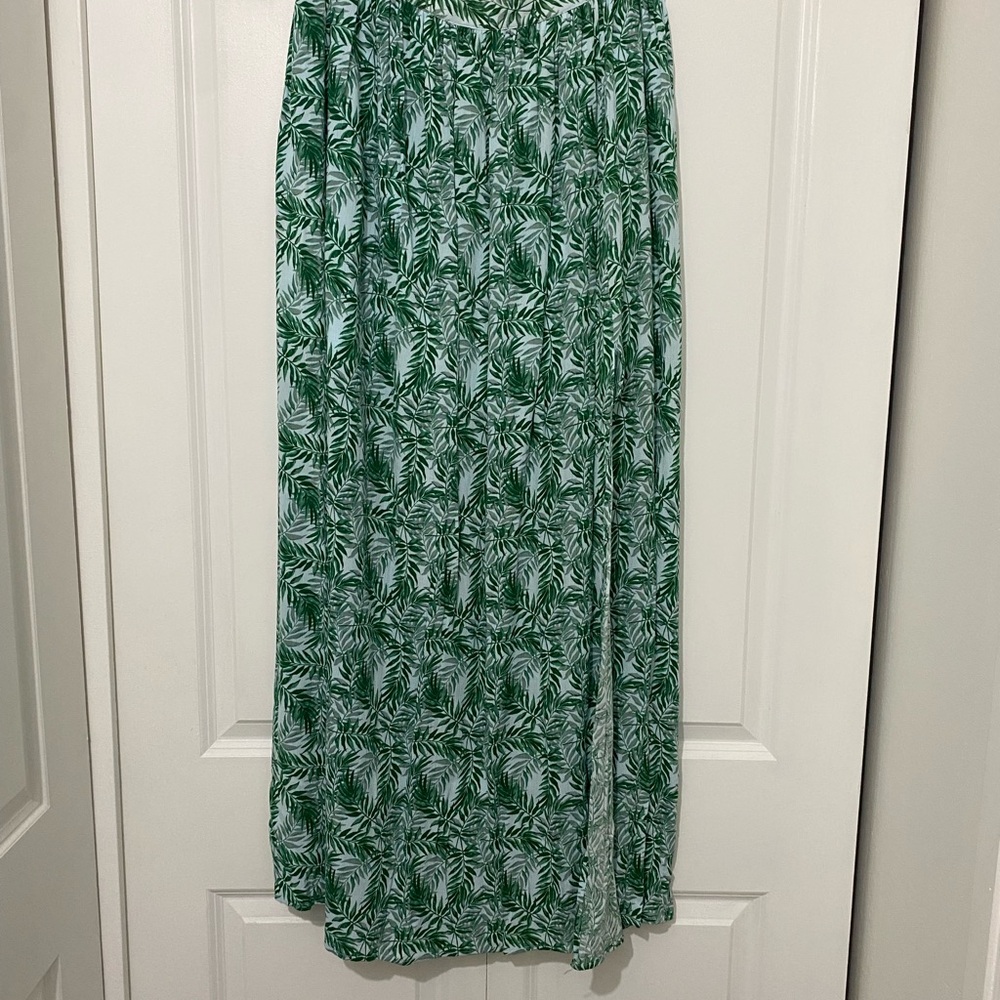 Francesca's Collections Tropical Palm Green Maxi Skirt with Slit